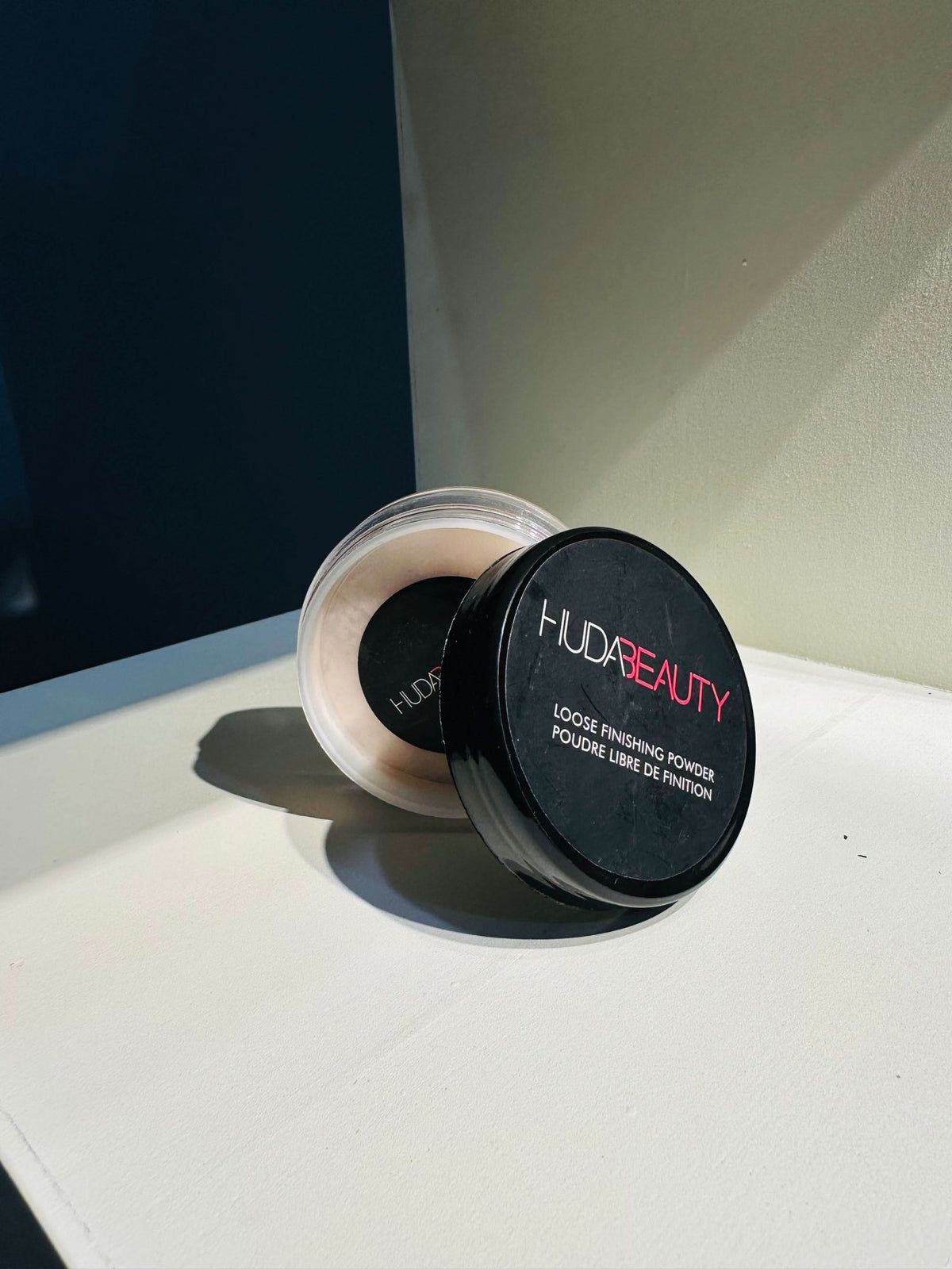 Huda Beauty 2 In 1 Makeup Deal Foundation And Loose Finishing Powder